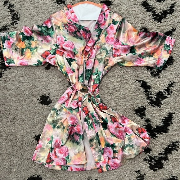 Pretty Patterns Robe David's Bridal | Intimates & Sleepwear | Pretty Satin Floral Robe ...